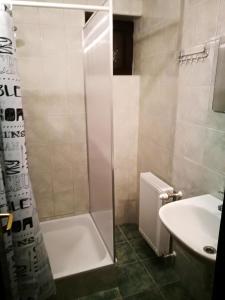 Koupelna v ubytování Páterdombi Vendégház + 12 fotografií
