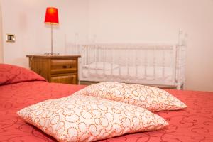 a bedroom with a bed with two pillows on it at Agriturismo Alba in Baone
