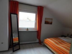 Un pat sau paturi într-o cameră la Denkys-Ferienwohnung