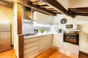 Kuchyňa alebo kuchynka v ubytovaní Luxury Apartment Pantheon