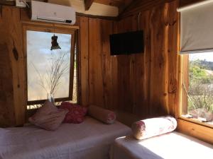 a living room with a couch and a window at La Secreta in Villa Giardino