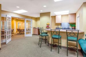 Kuchyň nebo kuchyňský kout v ubytování Extend-a-Suites - Extended Stay, I-40 Amarillo West