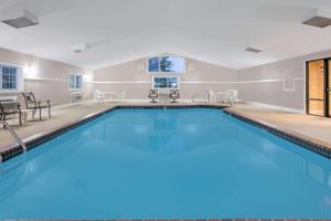 Swimmingpoolen hos eller tæt på Baymont by Wyndham Lawton
