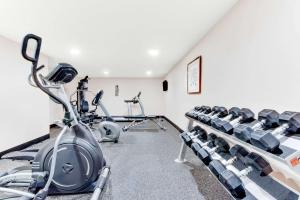 Fitness centrum a/nebo fitness zařízení v ubytování Baymont by Wyndham Midland Airport
