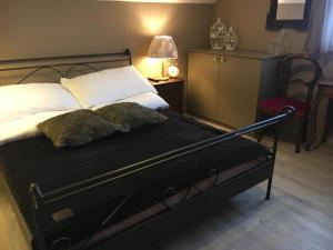 Uma cama ou camas num quarto em B&B Friedau