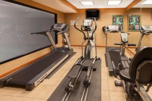 Centrum fitness w obiekcie Baymont by Wyndham Chelsea
