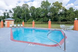 a small swimming pool with a metal fence at Howard Johnson by Wyndham Vicksburg in Vicksburg