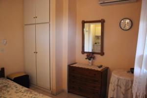 A bed or beds in a room at Villa Nefeli