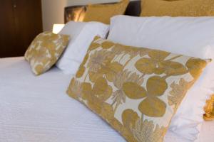 a bed with two pillows on top of it at Apartamento Latino Coelho in Póvoa de Varzim