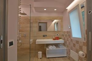 A bathroom at Villa Provenza