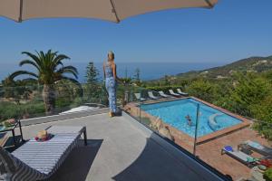 The swimming pool at or close to Villa Provenza