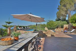 The swimming pool at or close to Villa Provenza