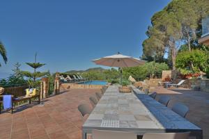 The swimming pool at or close to Villa Provenza