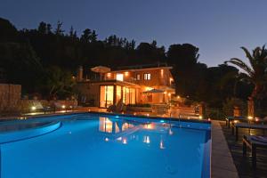 The swimming pool at or close to Villa Provenza
