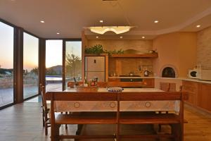 A kitchen or kitchenette at Villa Provenza