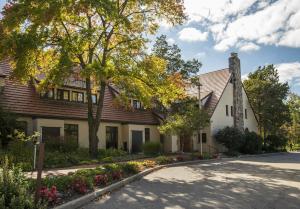 Gallery image of Potawatomi Inn & Cabins in Angola