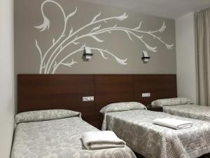 Postel nebo postele na pokoji v ubytování Hostal Juli