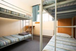 מיטה או מיטות קומותיים בחדר ב-YHA Blue Mountains Katoomba