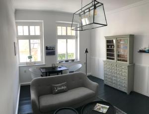 a living room with a couch and a table at Homelig Altstadt Ferienwohnungen Sassnitz Fewo 4 in Sassnitz