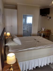 Postel nebo postele na pokoji v ubytování Tourmaline Guest House