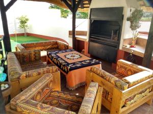 TV a/nebo společenská místnost v ubytování Tourmaline Guest House