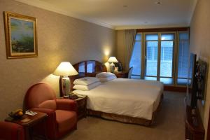 Televiisor ja/või meelelahutuskeskus majutusasutuses Evergreen Laurel Hotel Taipei