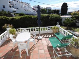 Uma varanda ou terraço em Nerja Villas-Capistrano