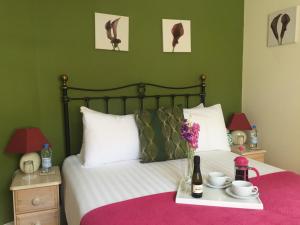Posteľ alebo postele v izbe v ubytovaní Longmead House