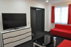 Afbeelding uit fotogalerij van Hôtel du Chasseur in Enges +18 foto's