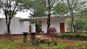 Taman di luar Aroundthetree Hermitage
