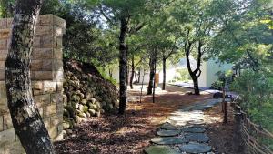 Taman di luar Aroundthetree Hermitage