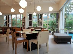 Kolam renang di atau dekat dengan Aroundthetree Hermitage