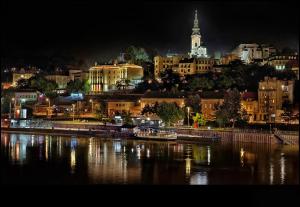 Pemandangan umum bagi Belgrade atau pemandangan bandar yang diambil dari hotel