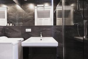 Koupelna v ubytování top location + 20 fotografií