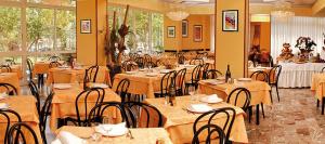 A restaurant or other place to eat at Hotel Imperiale