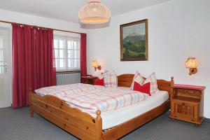 Ένα ή περισσότερα κρεβάτια σε δωμάτιο στο Landhaus Schmid Schönau