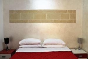 Postel nebo postele na pokoji v ubytování White Suite B&B