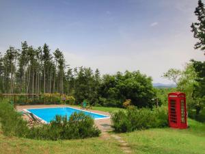 Bazén v ubytovaní Detached cottage with swimming pool alebo v jeho blízkosti
