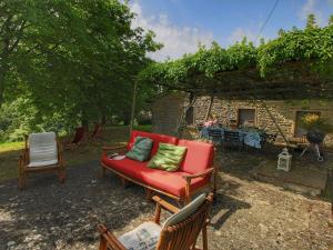 Gallery image of Beautiful Cottage in Scheggia with Swimming Pool in Misciano