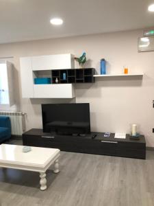 A television and/or entertainment centre at Madala XXI Még 37 kép