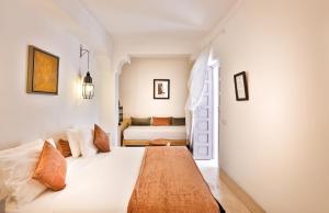 Postel nebo postele na pokoji v ubytování Hotel & Spa Riad Al Jazira + 33 fotografií