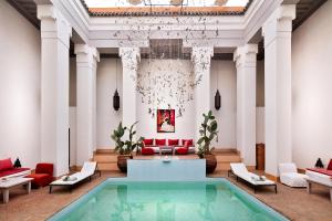 Bazén v ubytování Hotel & Spa Riad Al Jazira nebo v jeho okolí