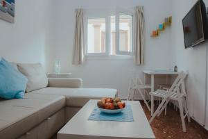 Televízia a/alebo spoločenská miestnosť v ubytovaní Marqués de Guadiaro 1 Apartamentos