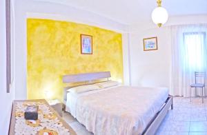 Katil atau katil-katil dalam bilik di Casa Rosalia cozy holiday apartment by Gardadomsumea
