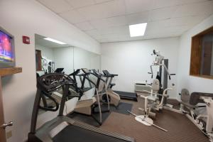 Fitness centrum a/nebo fitness zařízení v ubytování Days Inn & Suites by Wyndham Laredo