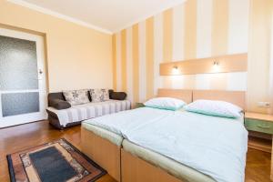 Posteľ alebo postele v izbe v ubytovaní Lara Apartments