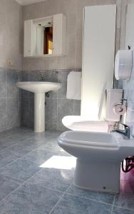Kúpeľňa v ubytovaní Apartamento La Iglesia + 37 fotografií