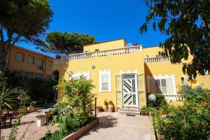 a yellow house with a gate and a balcony at Villa Anastasia-Lampedusa in Lampedusa