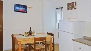 Kuchyň nebo kuchyňský kout v ubytování La Rotonda apartments by Gardadomusmea