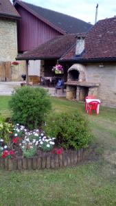 a garden with a stone oven in a yard at le nid du vallon in Sancey-le-Grand